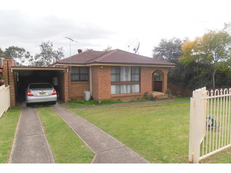 30 Lantana Street, Macquarie Fields NSW 2564