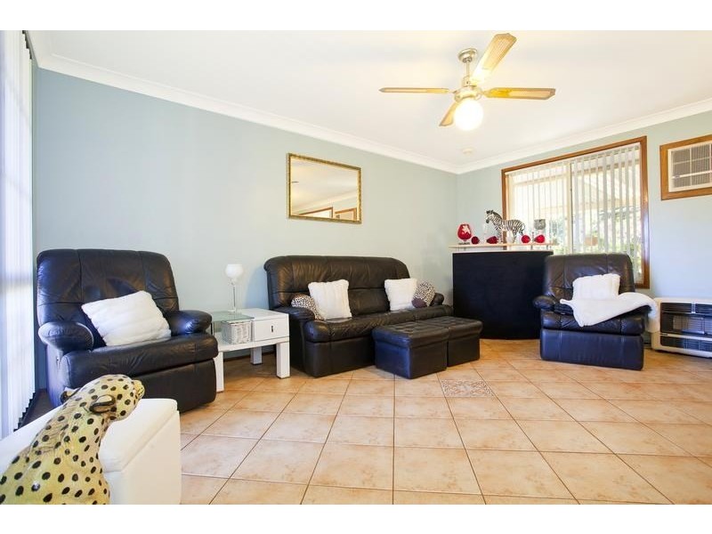 6 Kemp Place, Minto NSW 2566