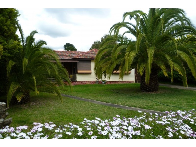 27 Hyacinth Avenue, Macquarie Fields NSW 2564