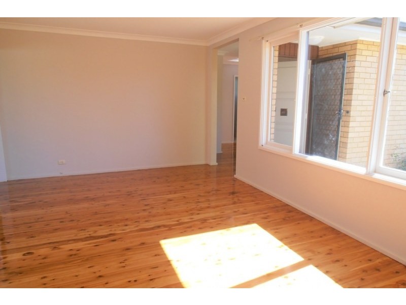 6 Banksia Place, Ingleburn NSW 2565