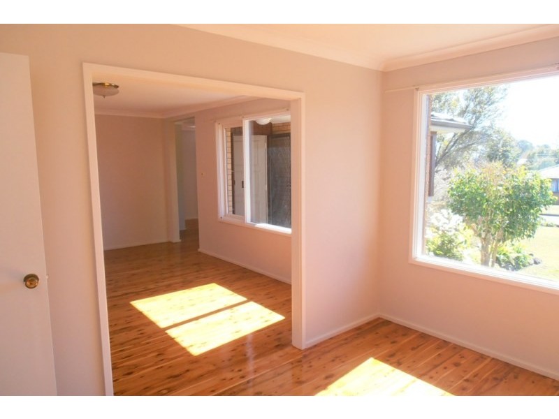 6 Banksia Place, Ingleburn NSW 2565