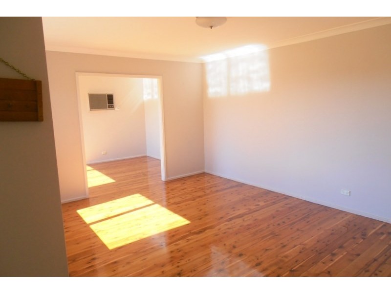 6 Banksia Place, Ingleburn NSW 2565