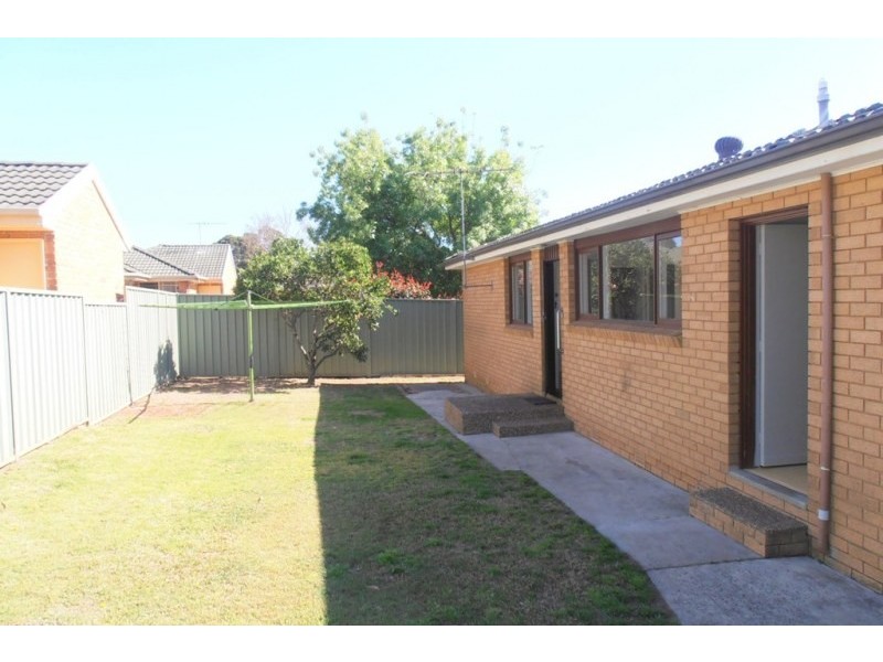 6 Banksia Place, Ingleburn NSW 2565