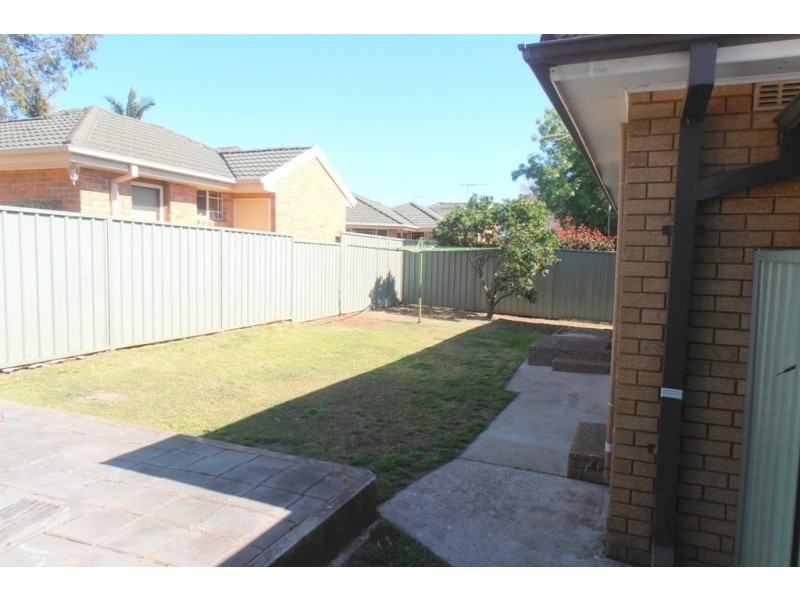 6 Banksia Place, Ingleburn NSW 2565