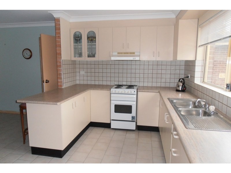 2/17 Third Avenue, Macquarie Fields NSW 2564