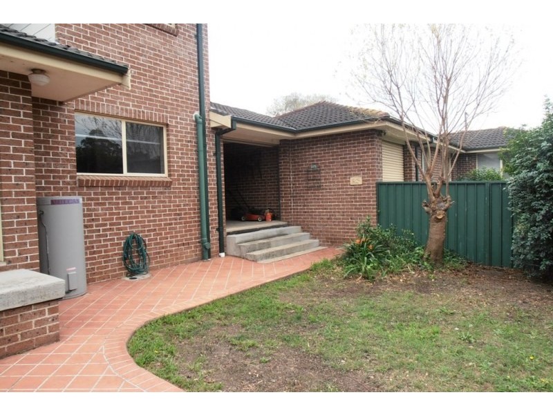 2/17 Third Avenue, Macquarie Fields NSW 2564