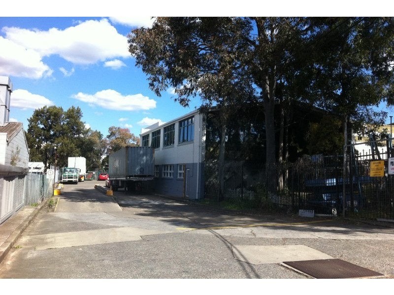 4 Naughton Street, Greenacre NSW 2190