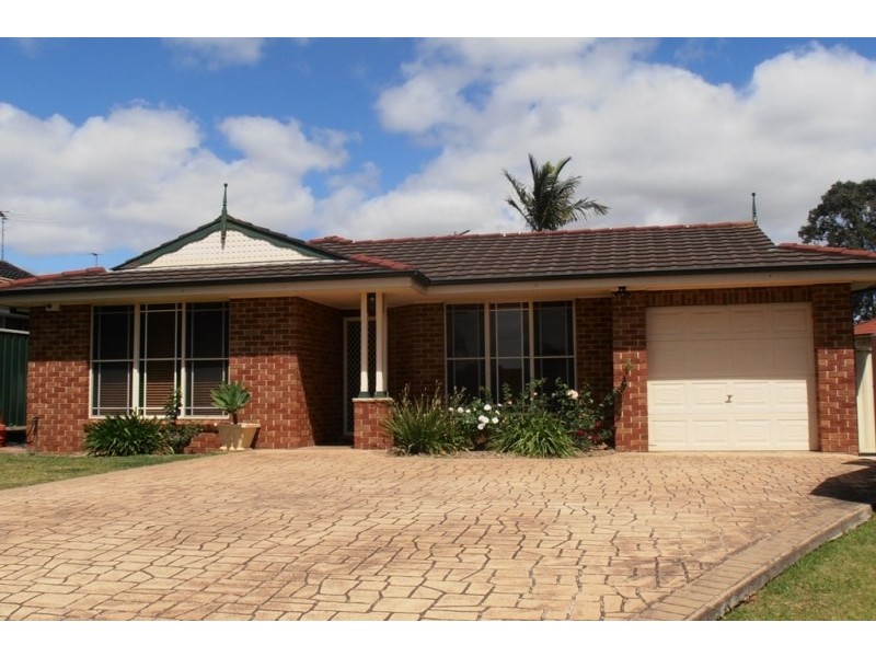 15 Adam Place, Macquarie Fields NSW 2564