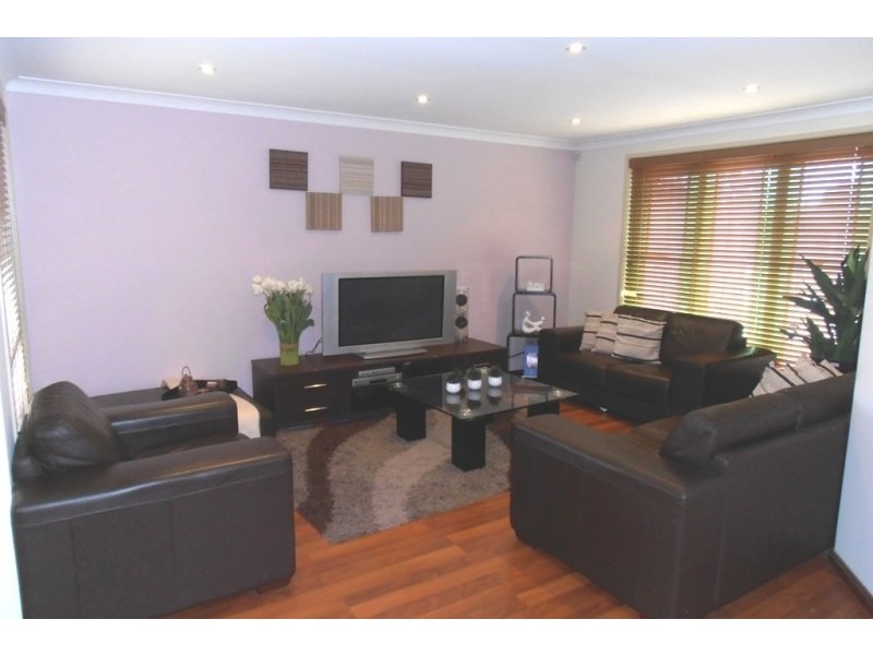 15 Adam Place, Macquarie Fields NSW 2564