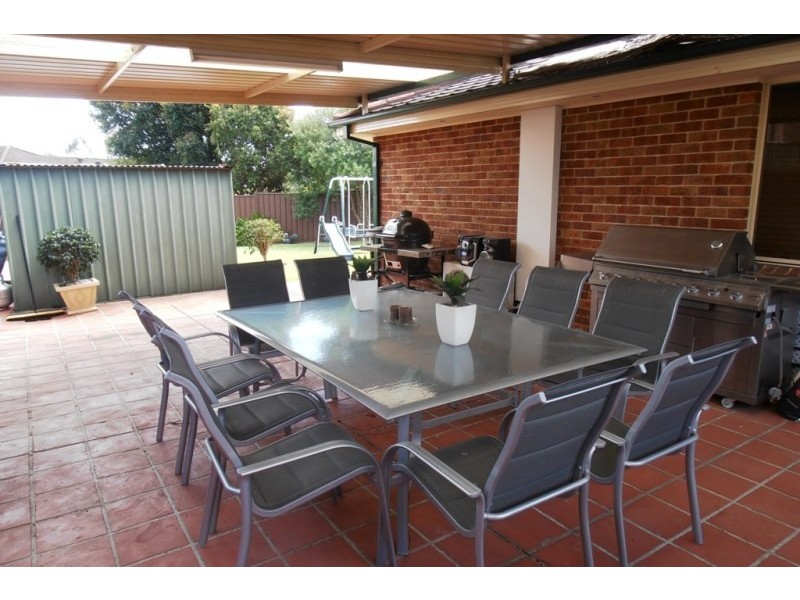 15 Adam Place, Macquarie Fields NSW 2564