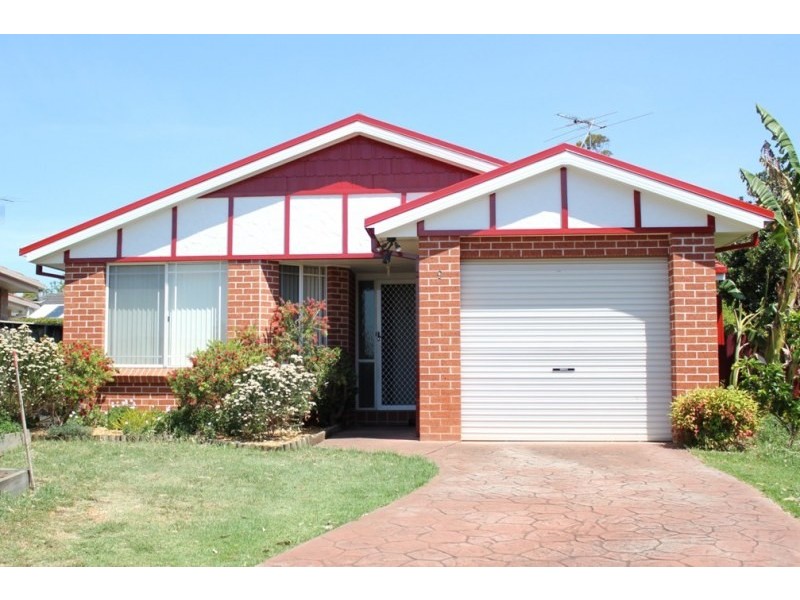 9 Poppy Place, Macquarie Fields NSW 2564