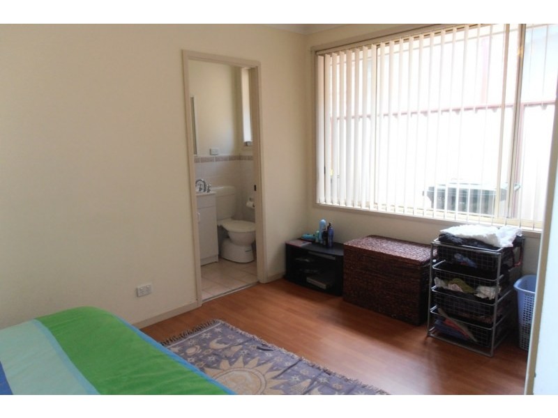 2/1 Macquarie Road, Ingleburn NSW 2565