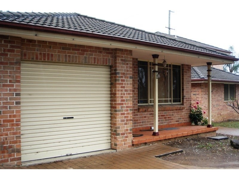 2/1 Macquarie Road, Ingleburn NSW 2565