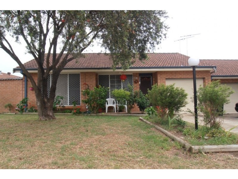 10/2 Bensley Road, Macquarie Fields NSW 2564