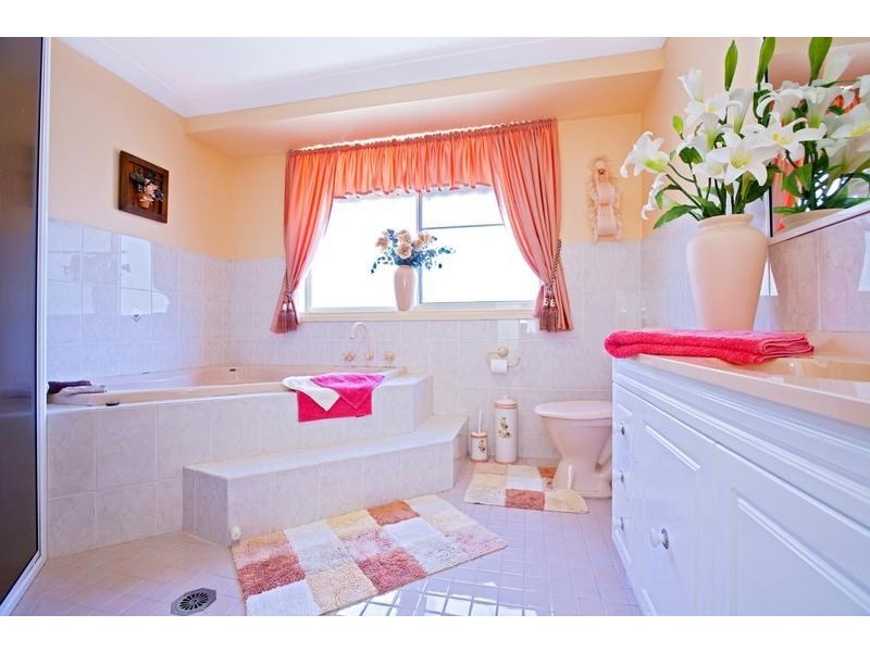 5 Elcho Close, Green Valley NSW 2168