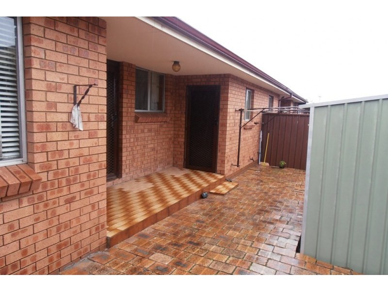 8/108 Oxford Road, Ingleburn NSW 2565