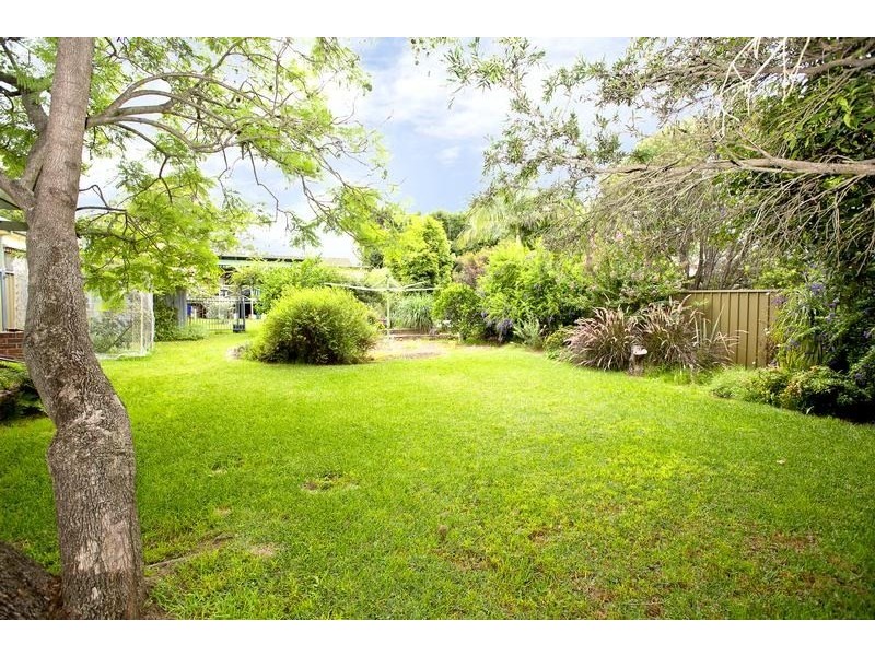 33 Canterbury Road, Glenfield NSW 2167