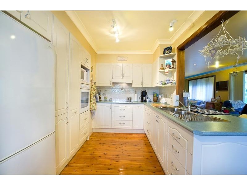 33 Canterbury Road, Glenfield NSW 2167