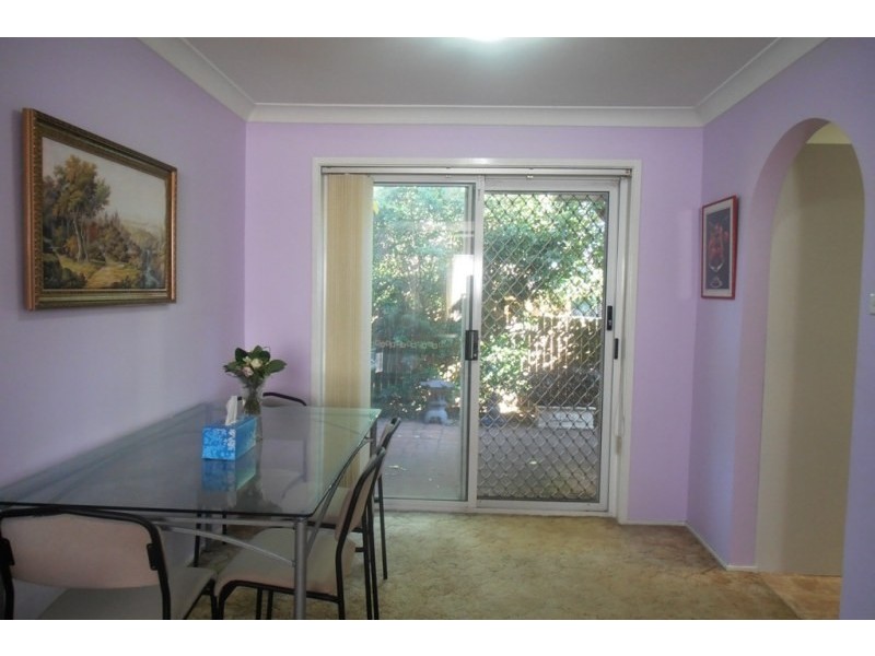 10/4 Jacquinot Place, Glenfield NSW 2167