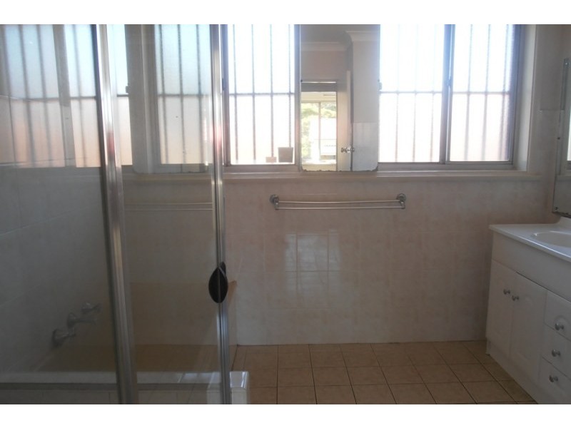 2 Argyle Place, Macquarie Fields NSW 2564