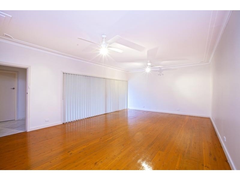 14 English Street, Glenfield NSW 2167
