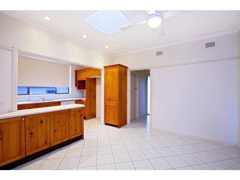 14 English Street, Glenfield NSW 2167