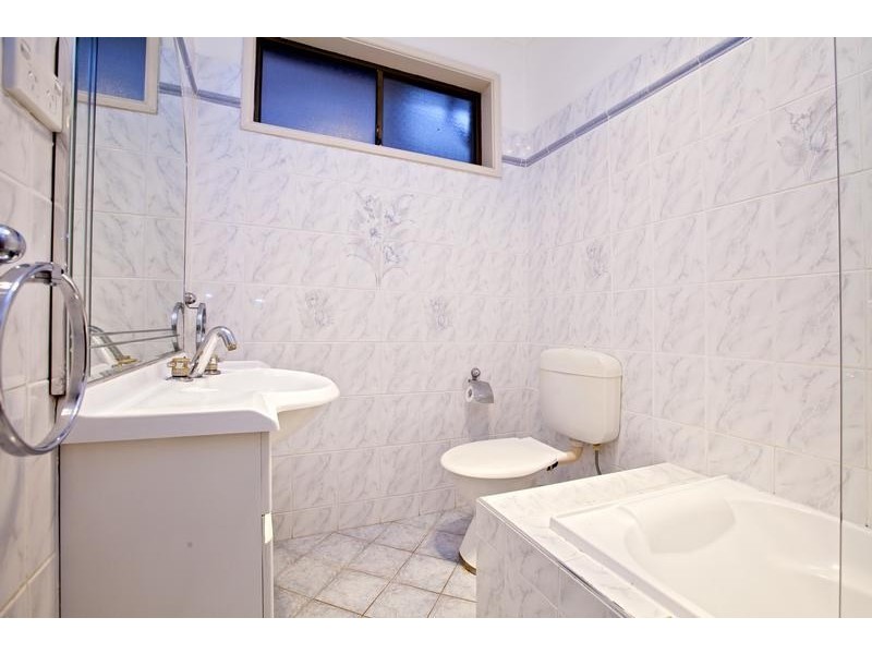 14 English Street, Glenfield NSW 2167