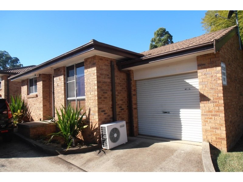 4/16 Alderney Street, Minto NSW 2566