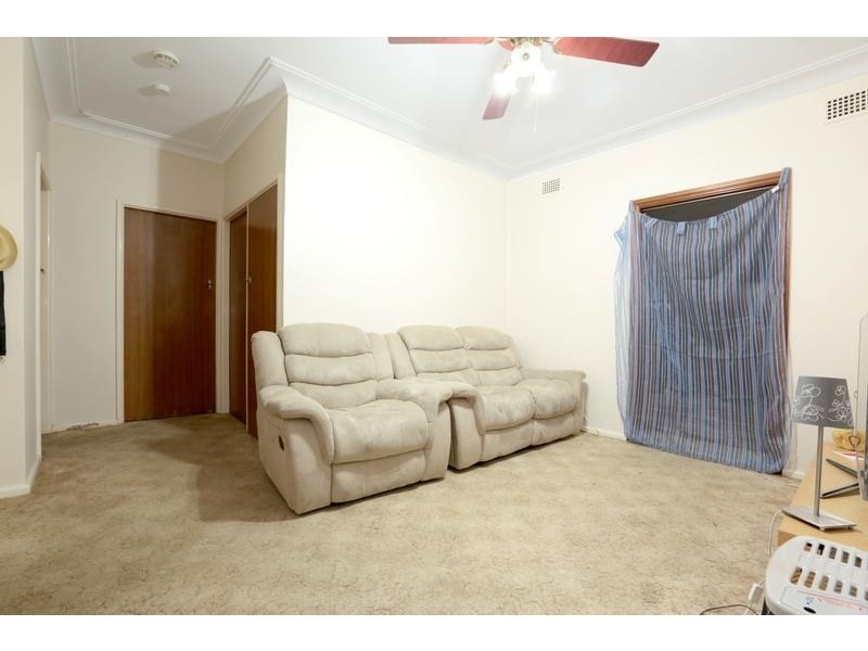 16 Lalor Street, Glenfield NSW 2167