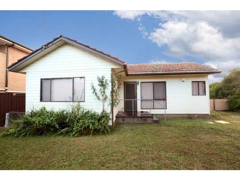 16 Lalor Street, Glenfield NSW 2167