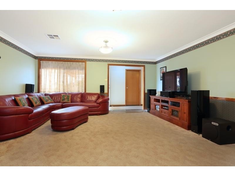 6 Oldsmobile Place, Ingleburn NSW 2565