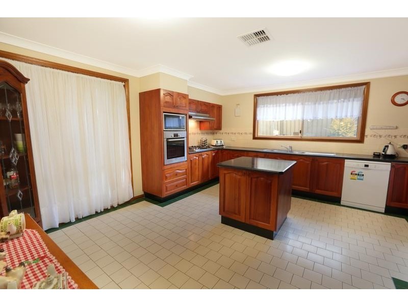 6 Oldsmobile Place, Ingleburn NSW 2565