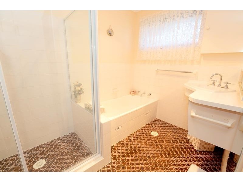 1 Gazelle Street, Glenfield NSW 2167