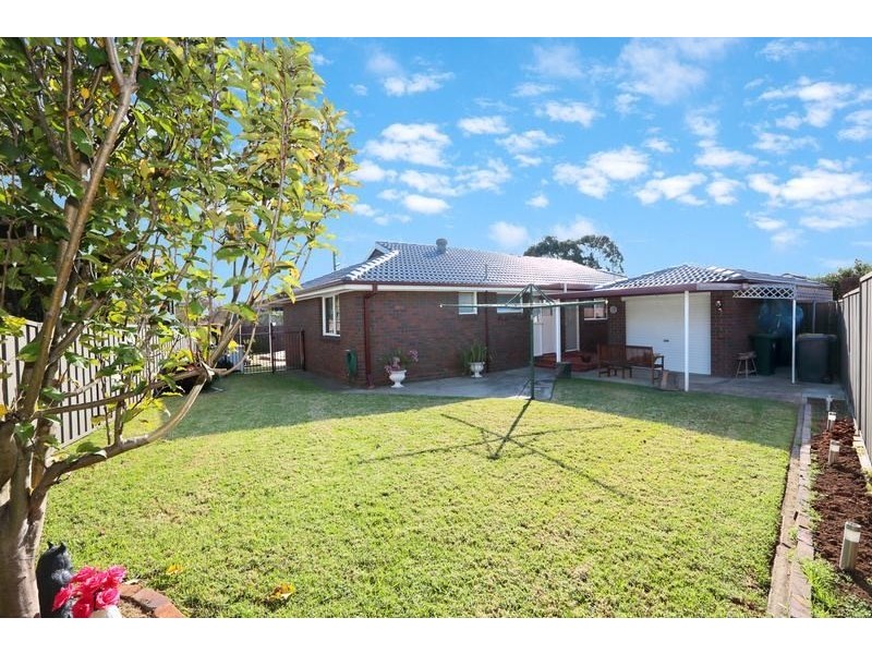 1 Gazelle Street, Glenfield NSW 2167