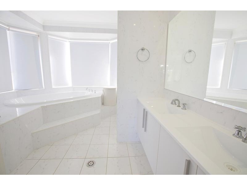 18 Hindostan Road, Glenfield NSW 2167