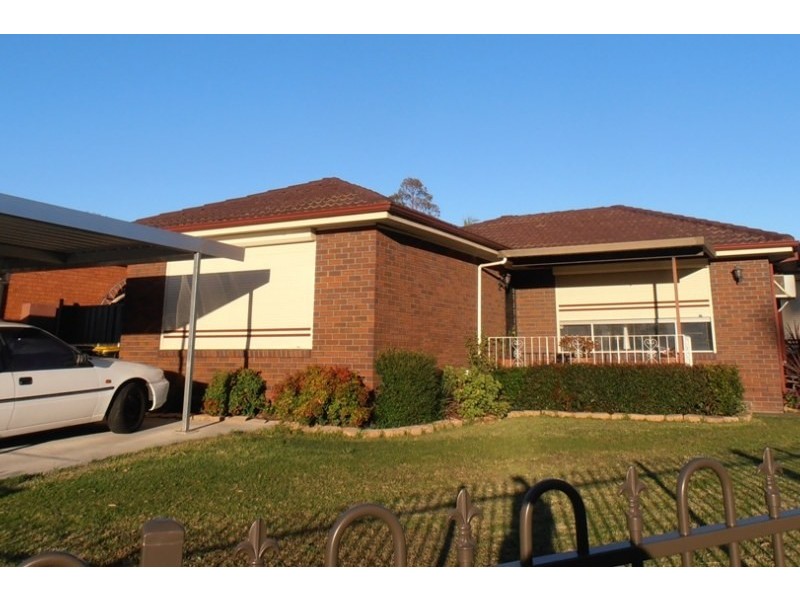 1 Warbler Avenue, Ingleburn NSW 2565