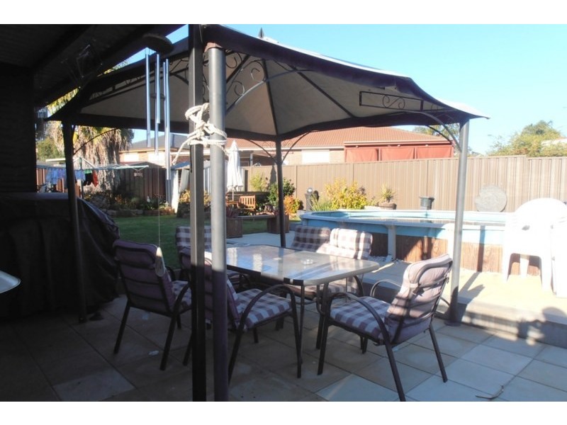 1 Warbler Avenue, Ingleburn NSW 2565