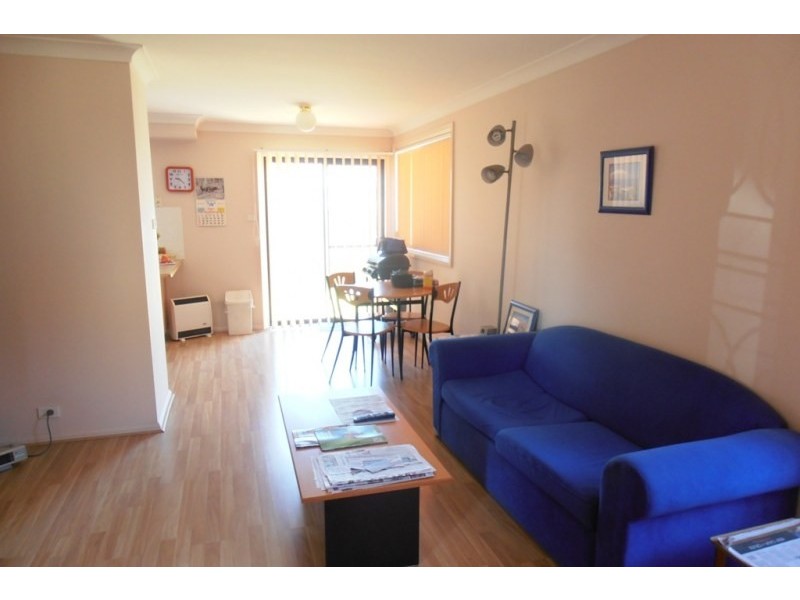 2/2 Cambridge Street, Ingleburn NSW 2565