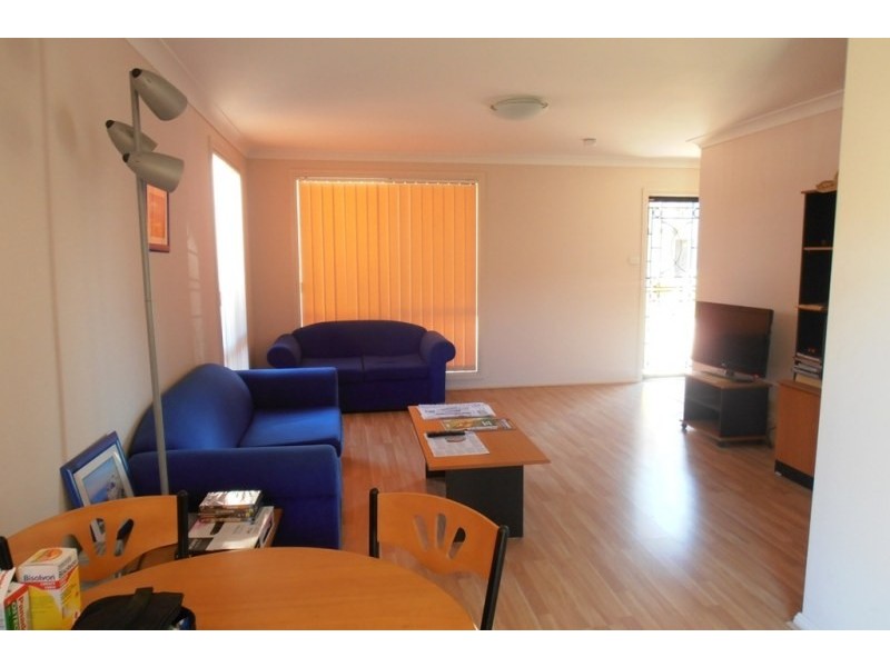 2/2 Cambridge Street, Ingleburn NSW 2565