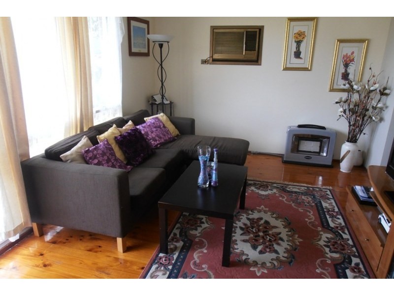 8 Gona Place, Glenfield NSW 2167