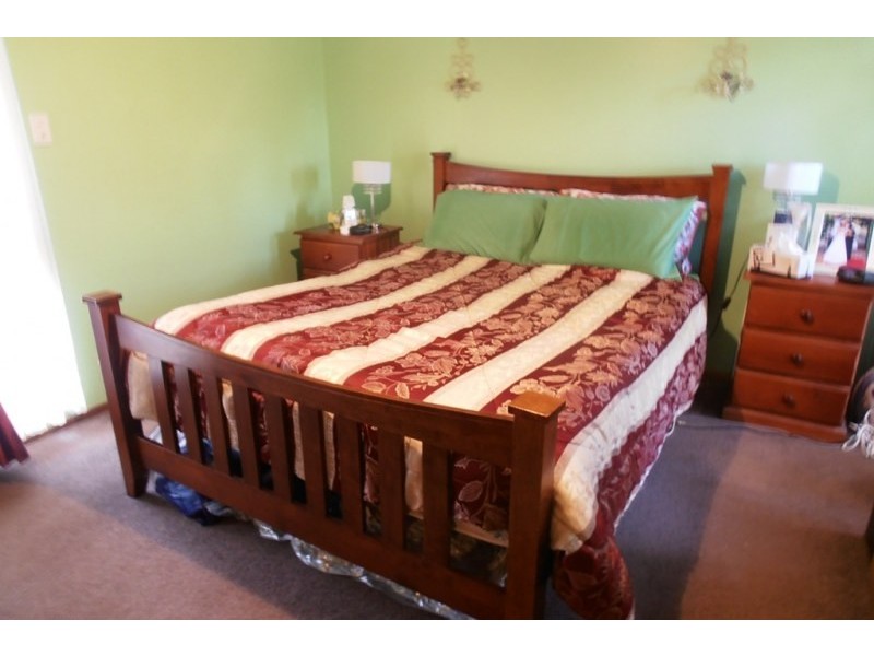 8 Gona Place, Glenfield NSW 2167