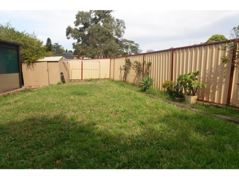 8 Gona Place, Glenfield NSW 2167