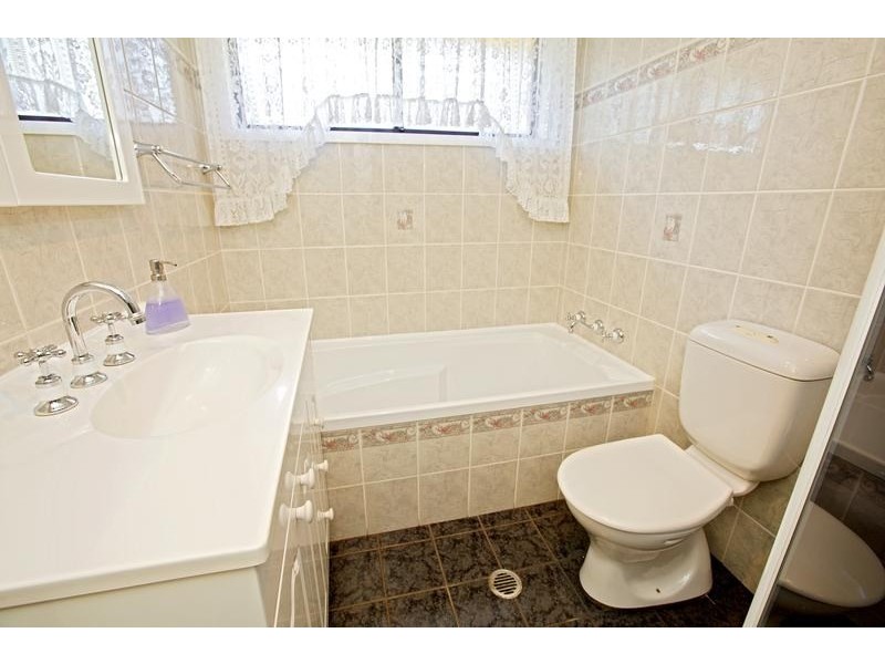 19 Popondetta Place, Glenfield NSW 2167