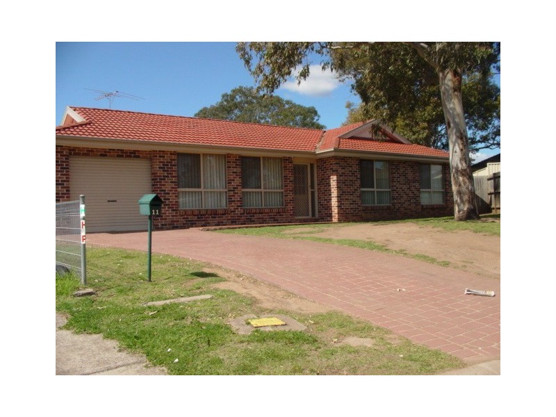 11 Daimler Place, Ingleburn NSW 2565