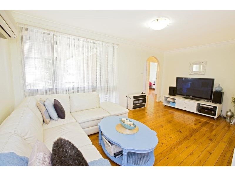 9 Adrian Street, Macquarie Fields NSW 2564