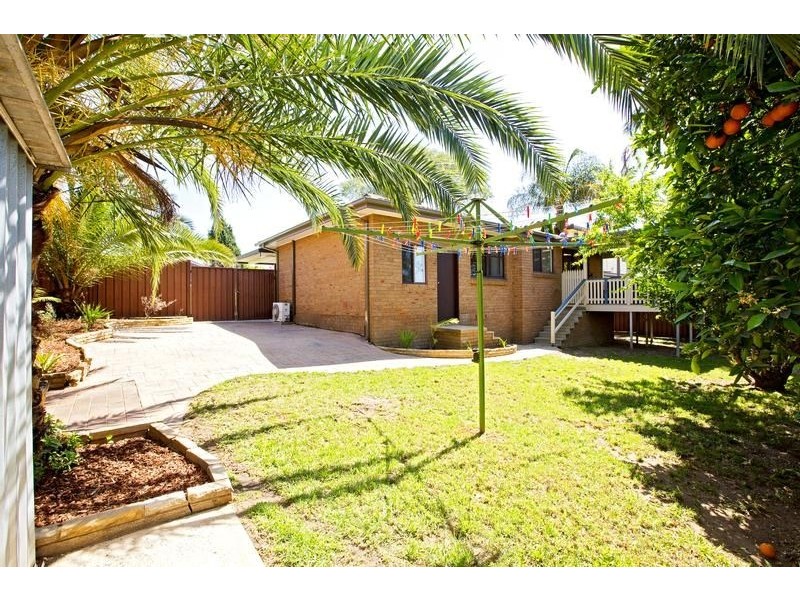 9 Adrian Street, Macquarie Fields NSW 2564