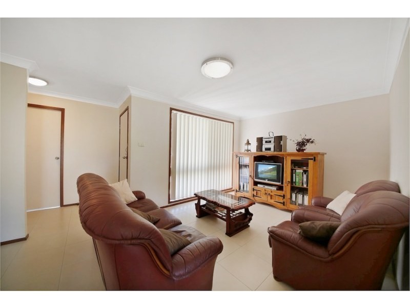 9 Pelargonium Crescent, Macquarie Fields NSW 2564