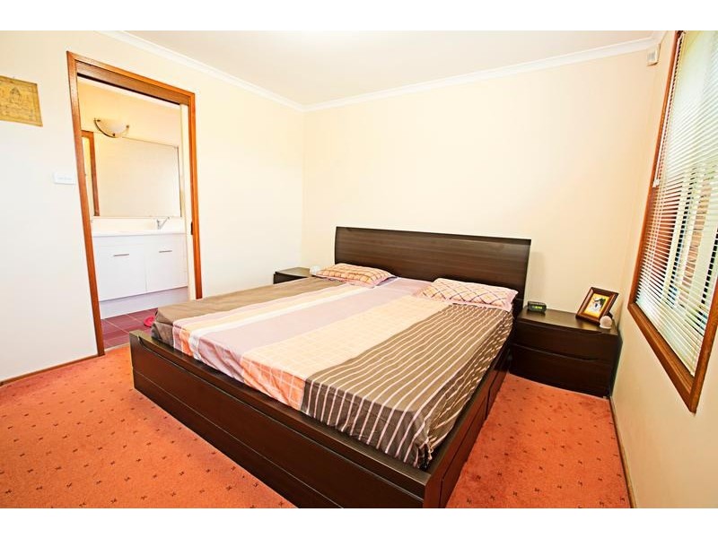 4 Berliet Place, Ingleburn NSW 2565