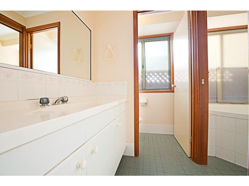 4 Berliet Place, Ingleburn NSW 2565