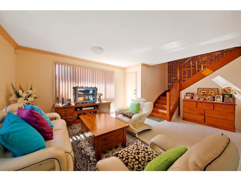 5/6 Jacquinot Place, Glenfield NSW 2167